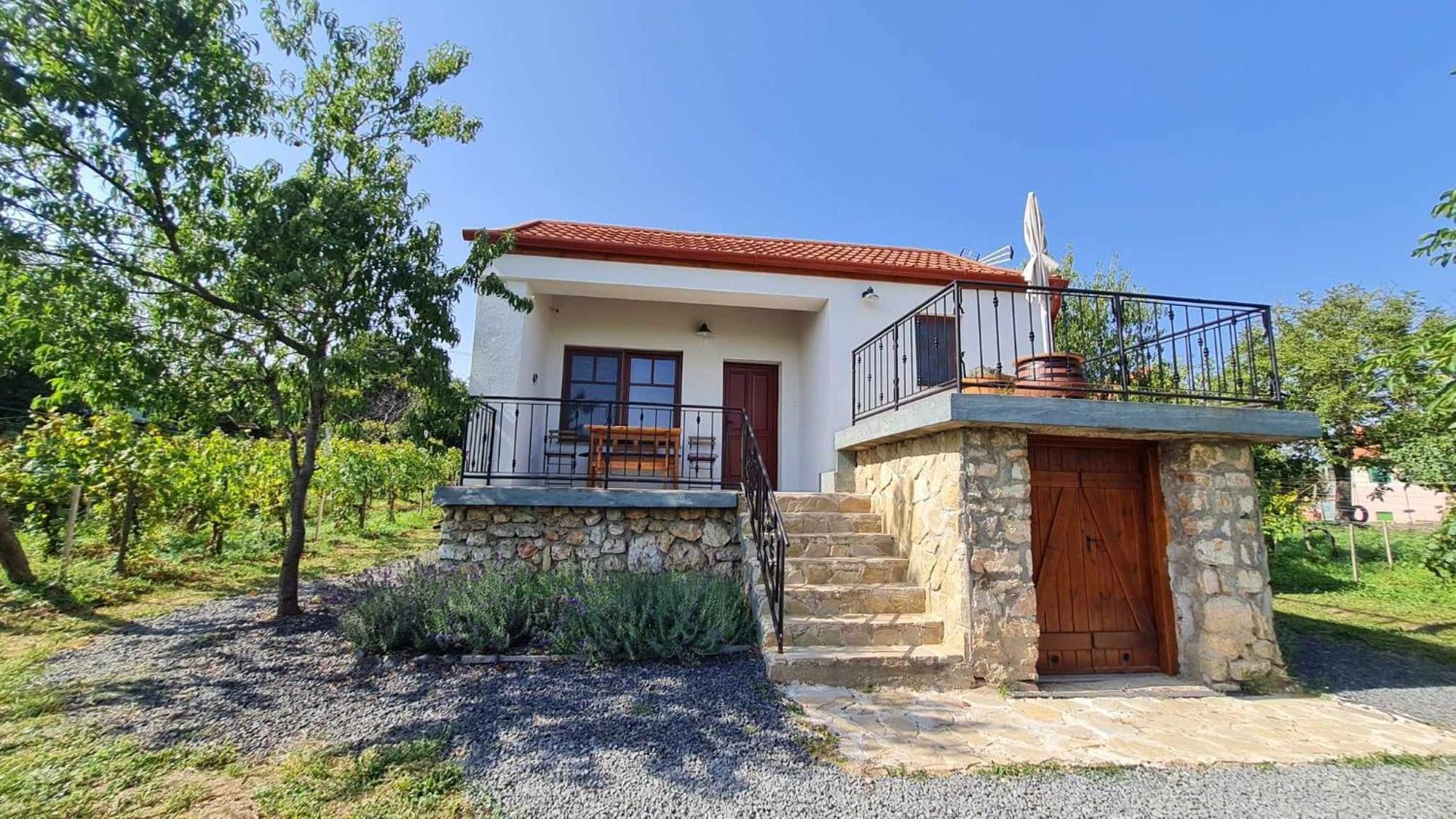 Jera Pince Es Vendeghaz Villa Somlovasarhely Exterior photo