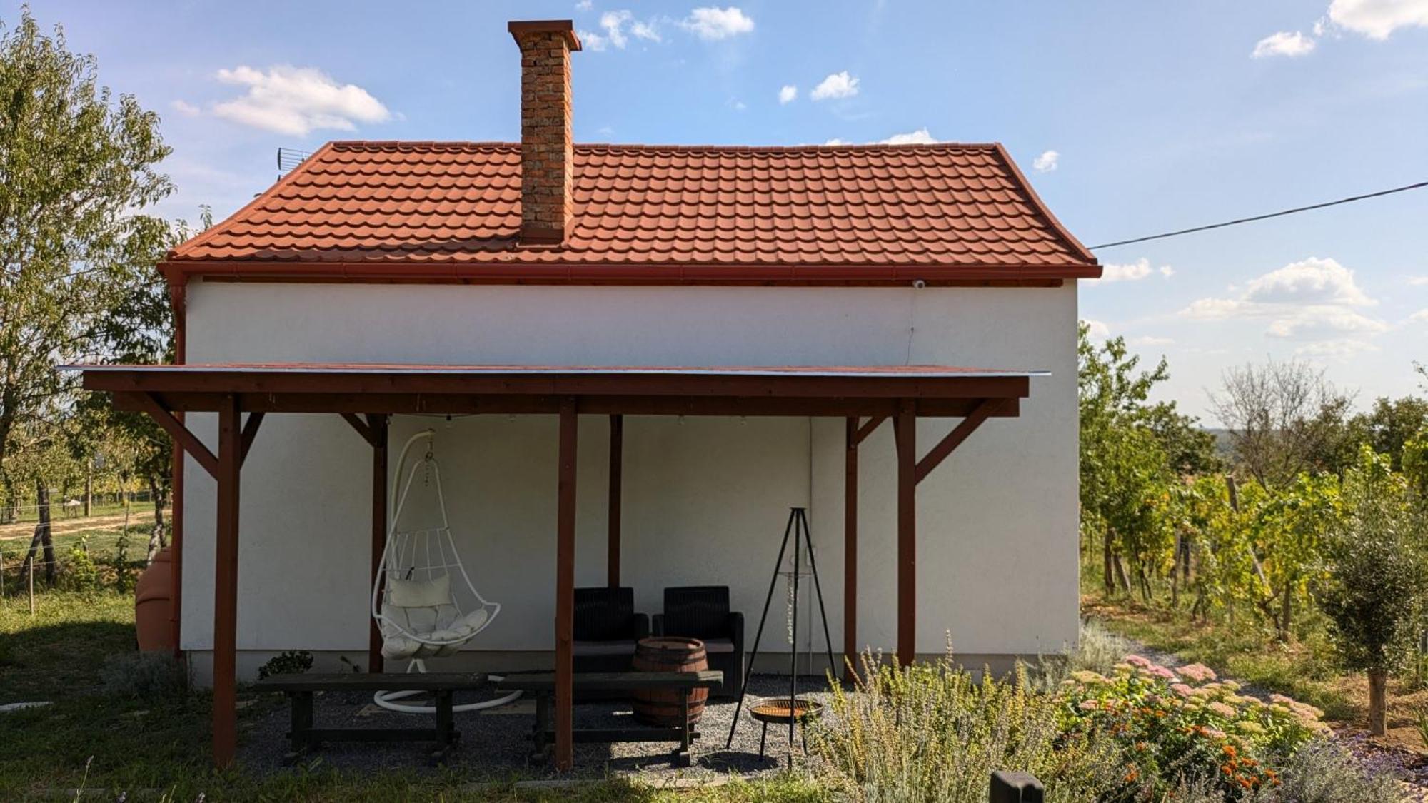 Jera Pince Es Vendeghaz Villa Somlovasarhely Exterior photo